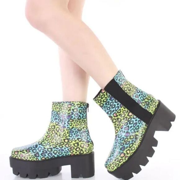 Brand NEW PLATFORM FAUX LEATHER WOMEN'S BOOTS SZ 8 - Picture 3 of 4